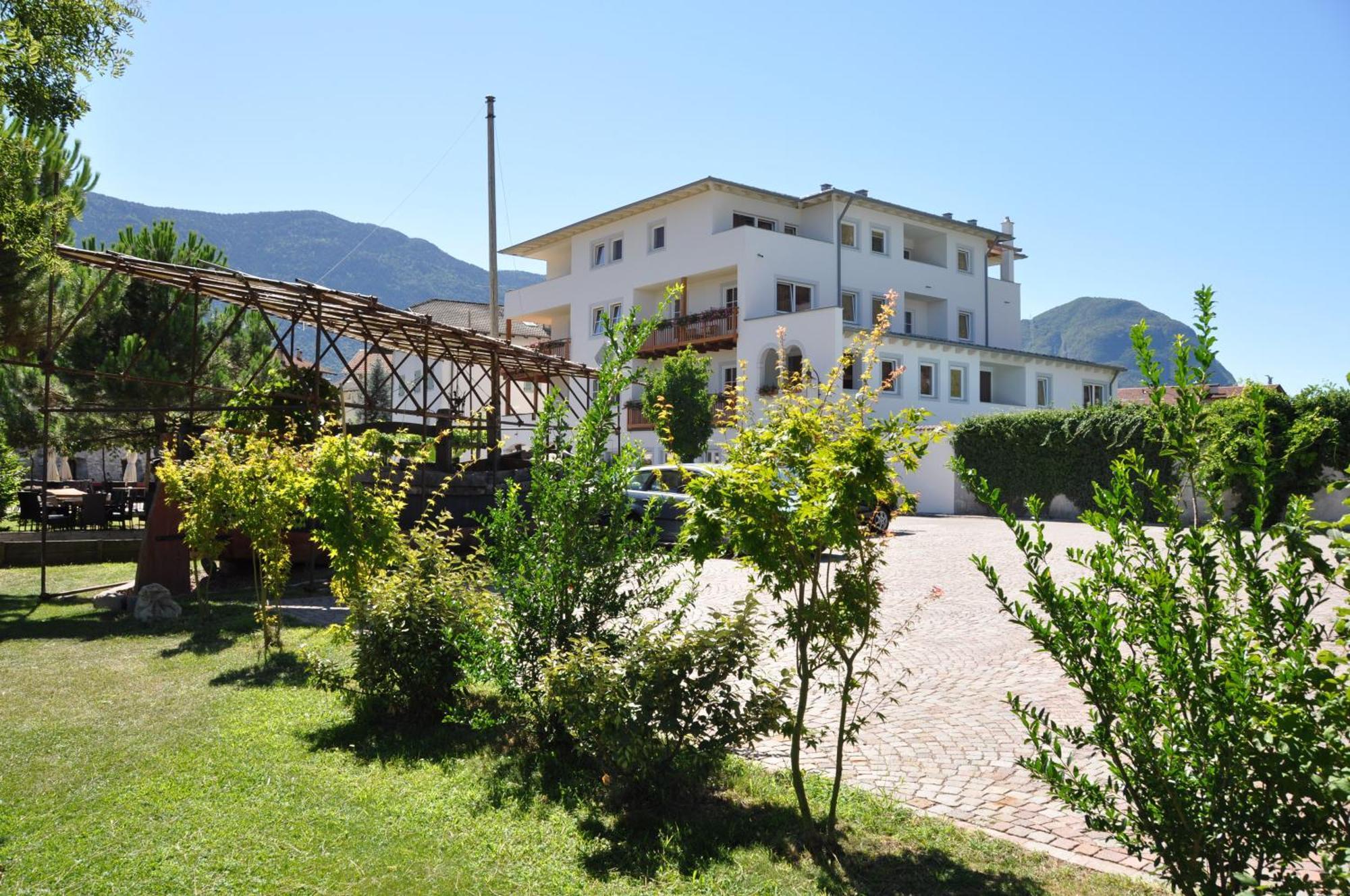 Hotel Teutschhaus Cortina Sulla Strada del Vino Εξωτερικό φωτογραφία