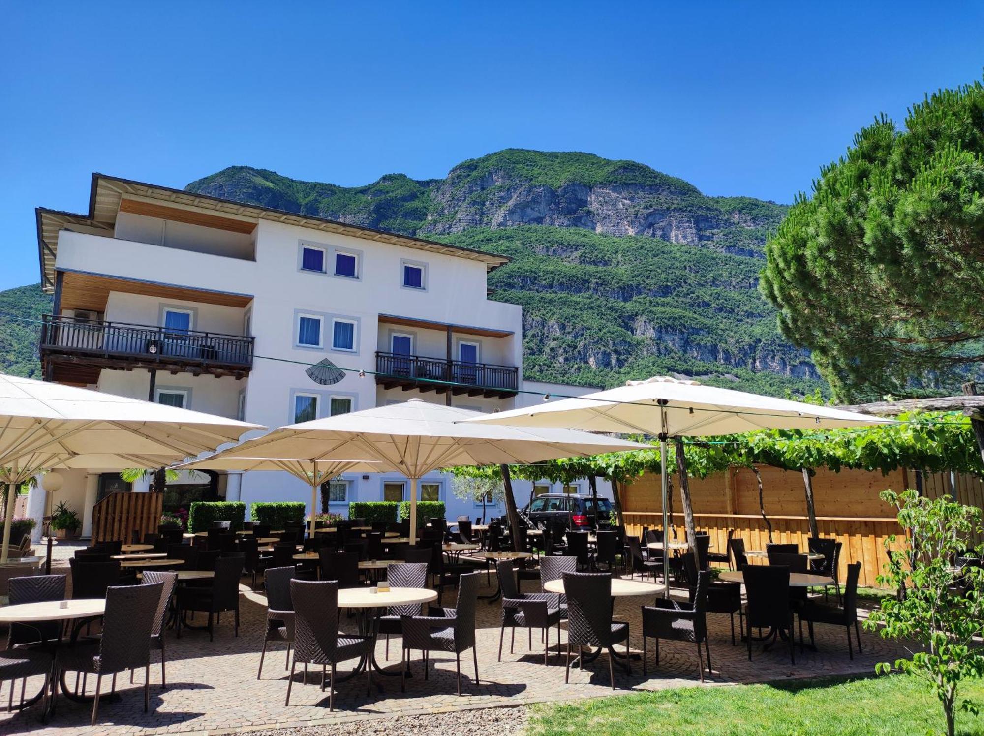 Hotel Teutschhaus Cortina Sulla Strada del Vino Εξωτερικό φωτογραφία